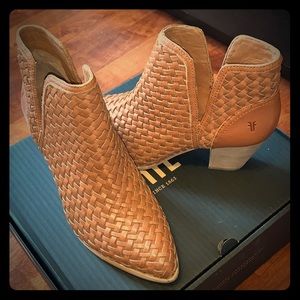 REED CUT OUT WOVEN BOOTIE